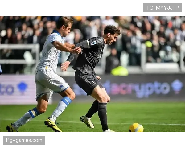 奥格斯堡边路进攻持续提升，战术执行展现清晰走势