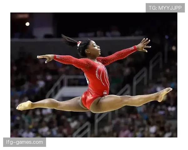 西蒙·拜尔斯训练完顺手买下整条街的蛋白粉